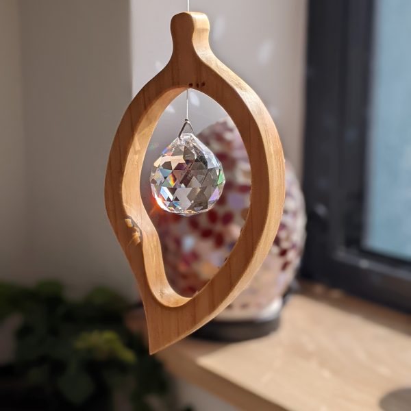 Leaf shaped rainbow maker