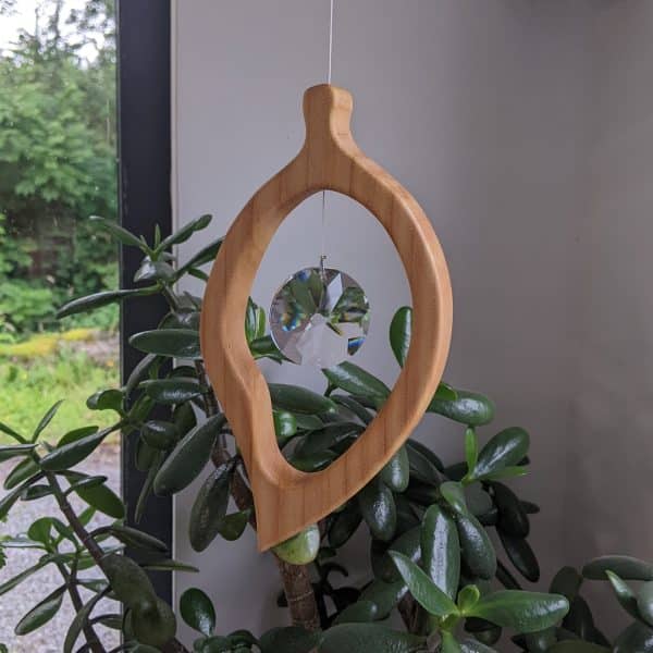 Leaf shaped suncatcher